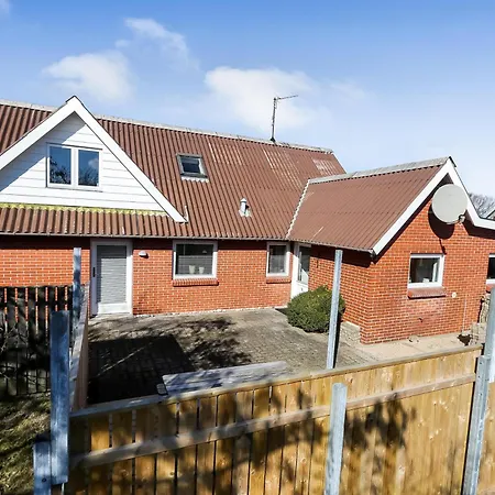 Year House Centrally Located In Harbooresj1083 Harboør