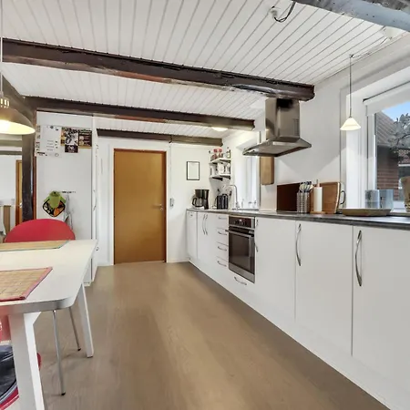 Year House Centrally Located In Harbooresj1083 Harboør