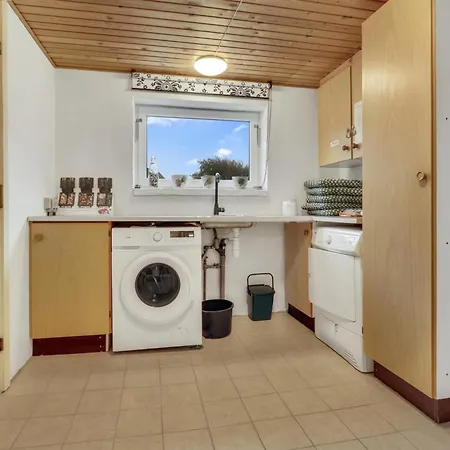 Year House Centrally Located In Harbooresj1083