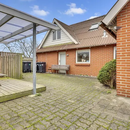 Semesterbostad Year House Centrally Located In Harbooresj1083 Harboør